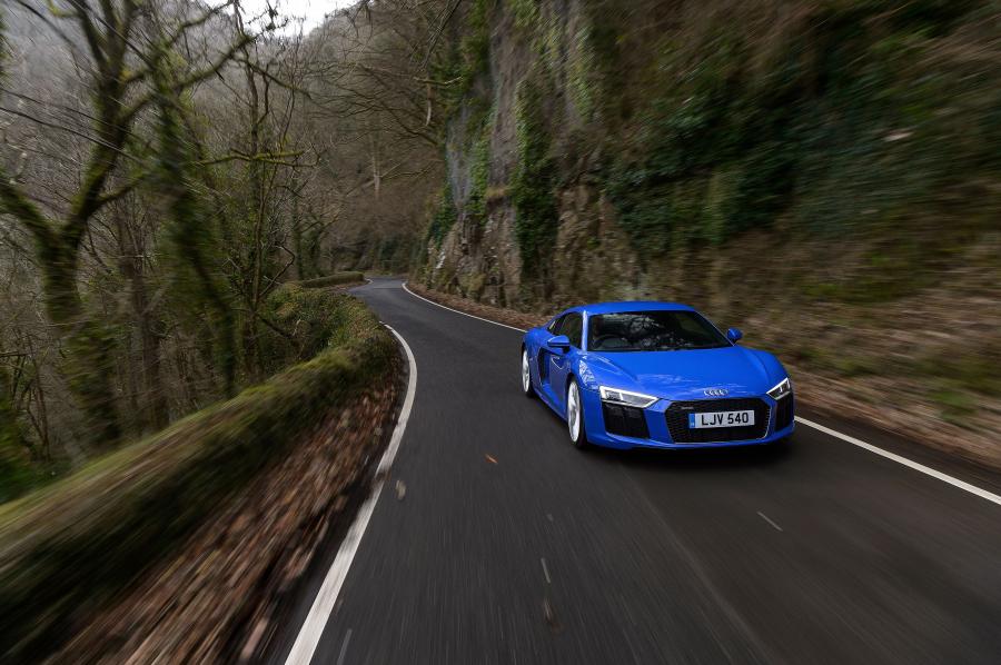  Audi R8 V10 RWS 2018 года  (UK) (фото 30 из 40)